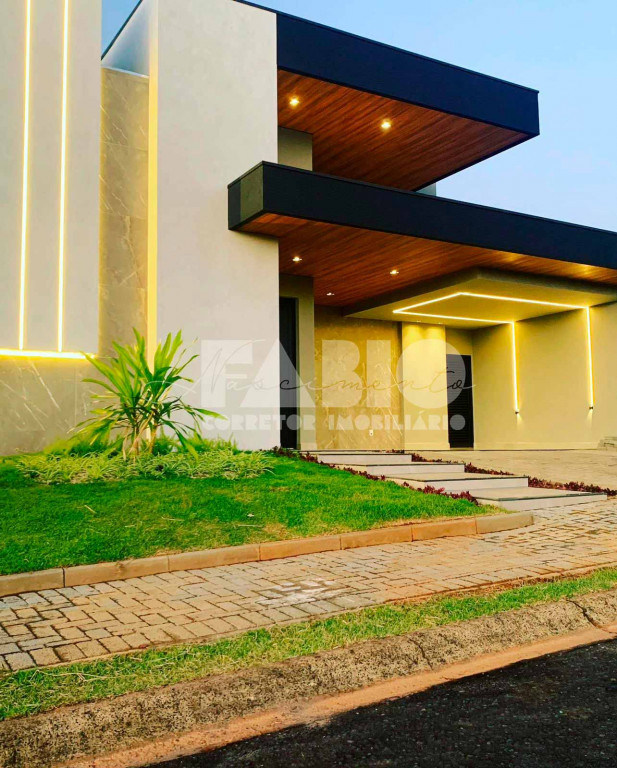 Casa de Condomínio com 3 quartos à venda, 220m² — foto 1 de 8