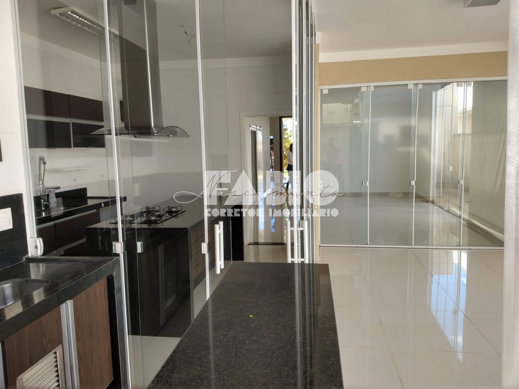 Casa de Condomínio com 3 quartos à venda, 221m² — foto 2 de 15
