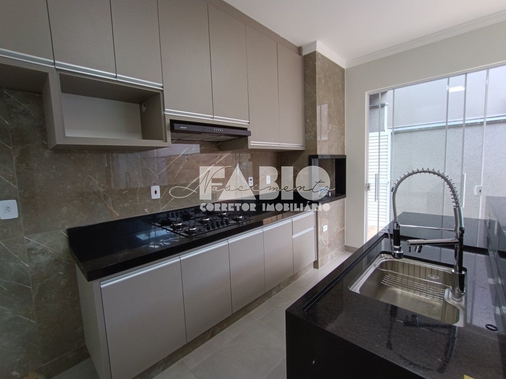 Casa com 3 quartos à venda, 120m² — foto 1 de 22