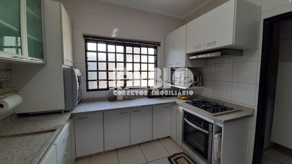 Casa com 3 quartos à venda, 140m² — foto 3 de 16