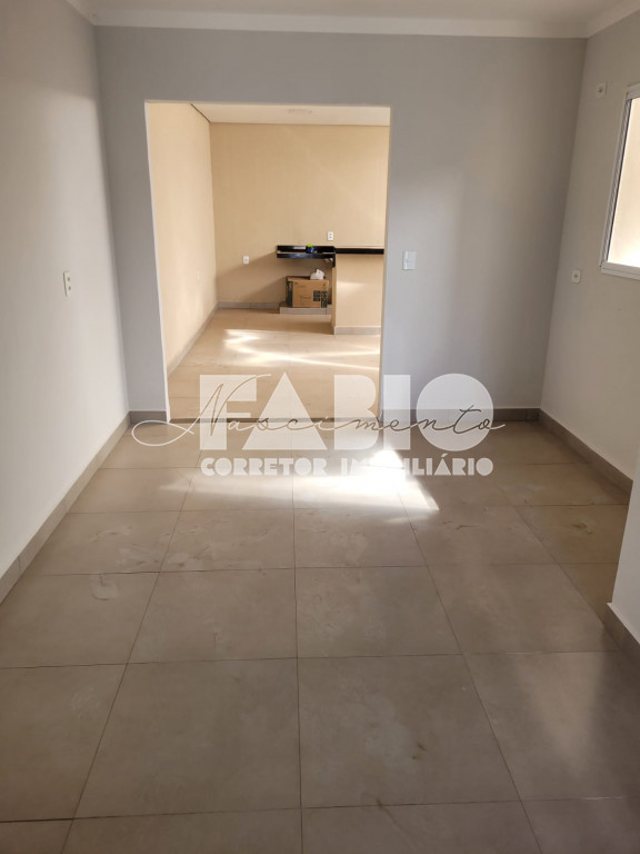 Casa com 2 quartos à venda, 70m² — foto 2 de 5