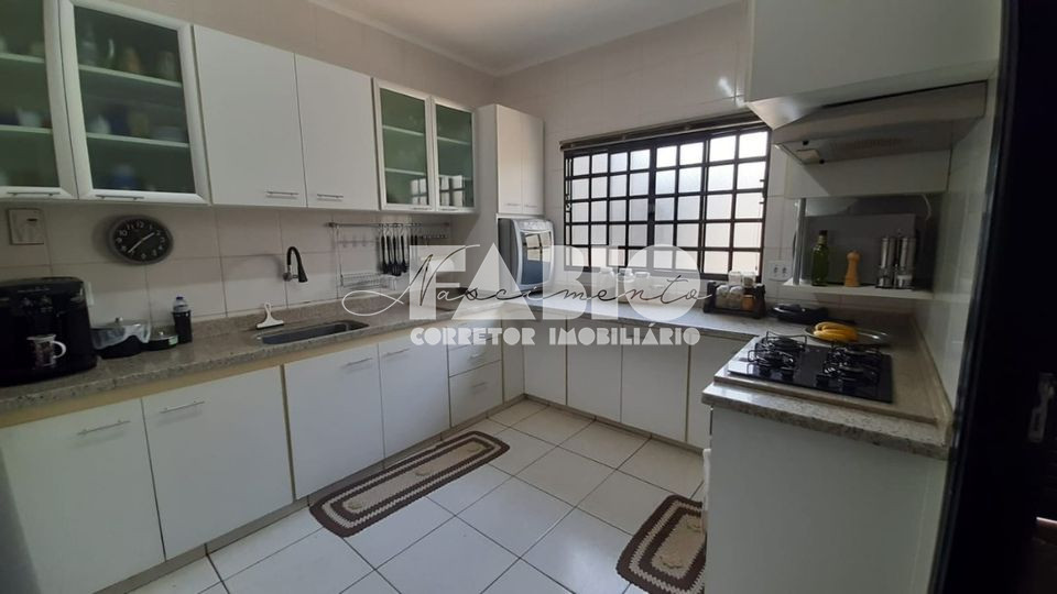 Casa com 3 quartos à venda, 140m² — foto 2 de 16