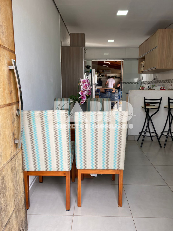Casa com 2 quartos à venda, 100m² — foto 2 de 29