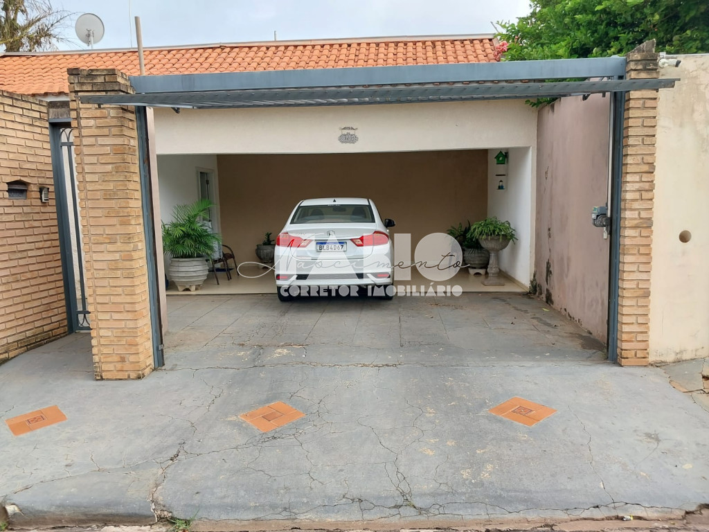 Casa com 3 quartos à venda, 250m² — foto 2 de 21