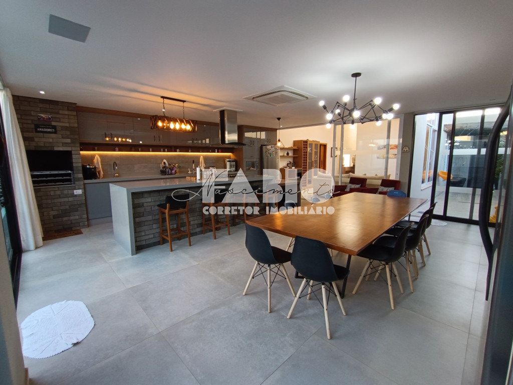 Casa de Condomínio com 3 quartos à venda, 226m² — foto 13 de 30