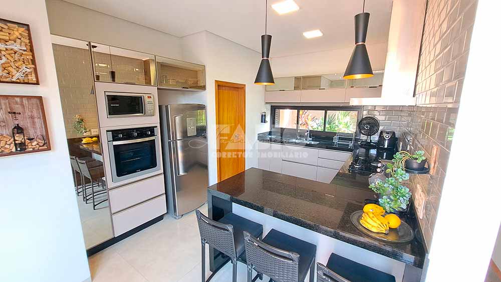 Casa de Condomínio com 3 quartos à venda, 200m² — foto 25 de 30