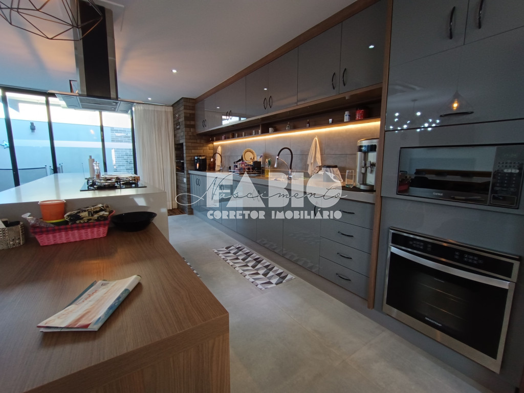 Casa de Condomínio com 3 quartos à venda, 226m² — foto 16 de 30