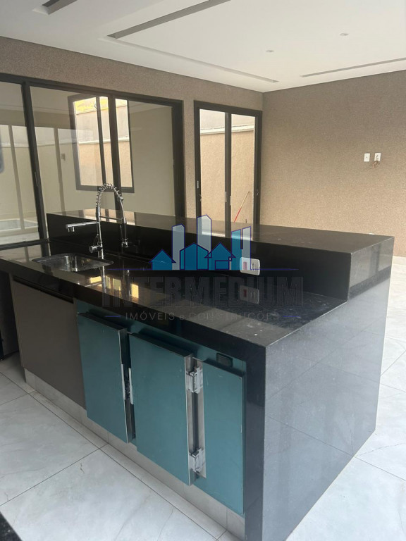 Casa de Condomínio com 3 quartos à venda, 198m² — foto 2 de 27