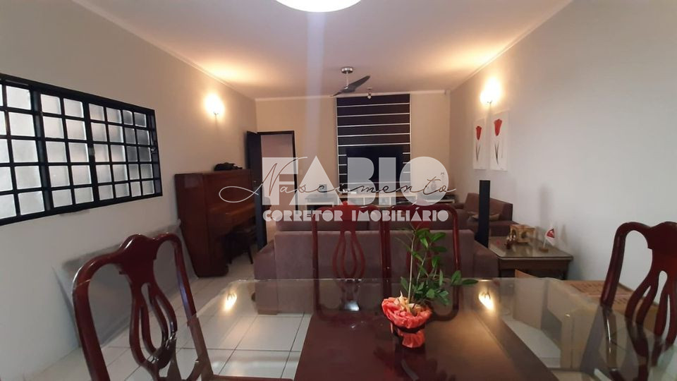 Casa com 3 quartos à venda, 140m² — foto 1 de 16