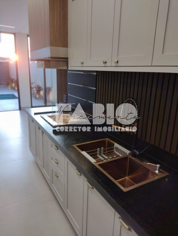 Casa de Condomínio com 3 quartos à venda, 230m² — foto 13 de 23