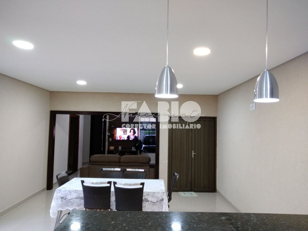 Casa com 3 quartos à venda, 145m² — foto 2 de 21