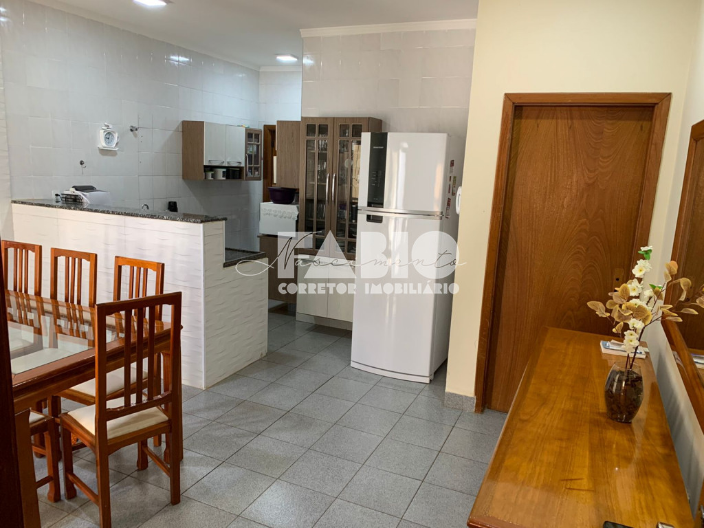 Casa com 3 quartos à venda, 180m² — foto 17 de 21