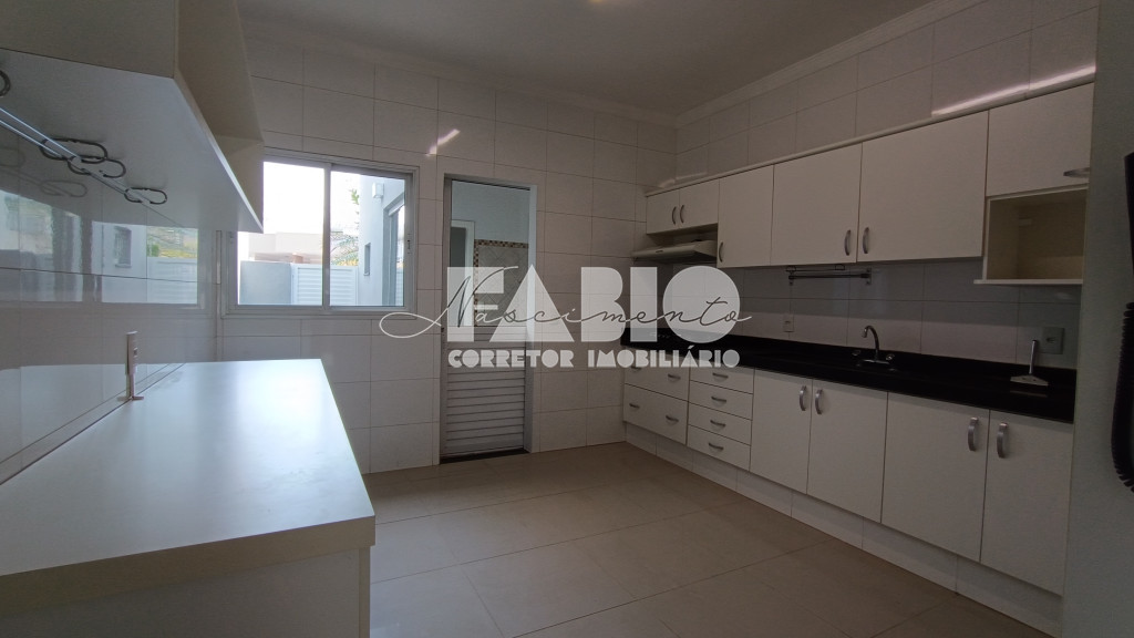Casa de Condomínio com 3 quartos à venda, 223m² — foto 9 de 27