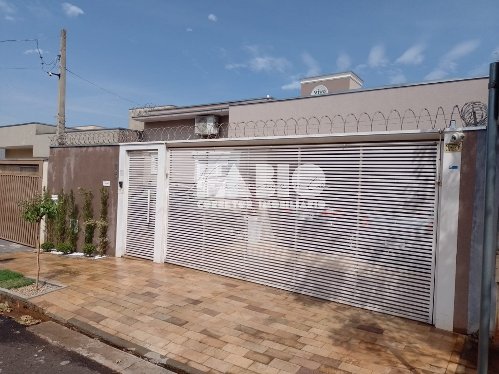 Casa com 2 quartos à venda, 140m² — foto 1 de 28