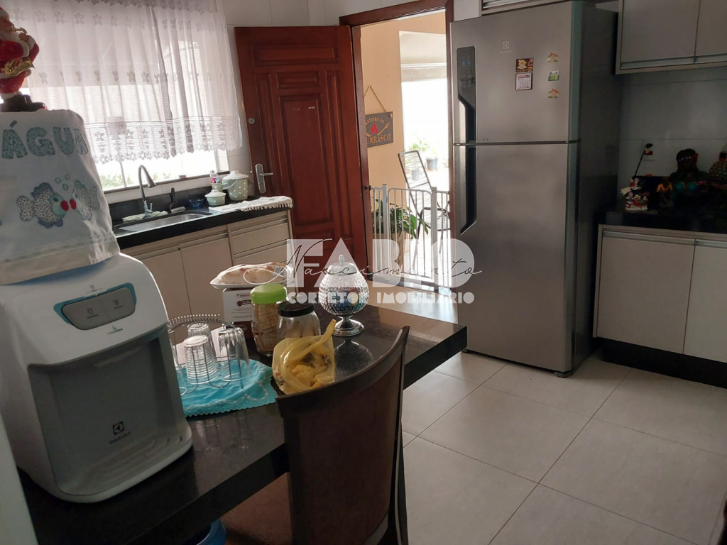 Casa com 3 quartos à venda, 250m² — foto 9 de 21
