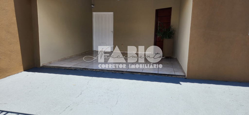 Casa com 3 quartos à venda, 165m² — foto 2 de 25