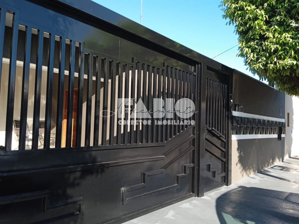 Casa com 3 quartos à venda, 157m² — foto 1 de 17