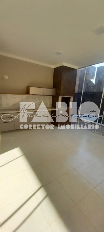 Casa de Condomínio com 3 quartos à venda, 224m² — foto 2 de 8