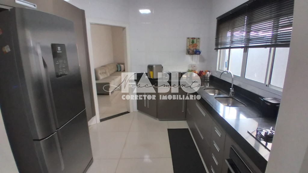 Casa de Condomínio com 3 quartos à venda, 218m² — foto 6 de 19