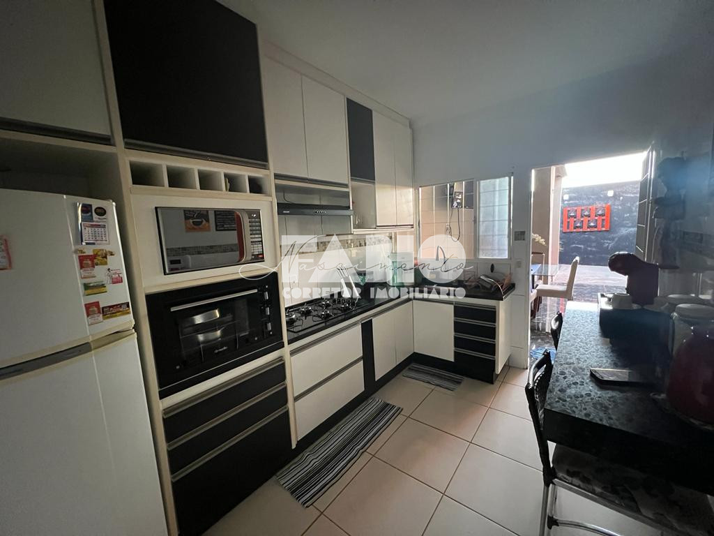 Casa com 2 quartos à venda, 160m² — foto 1 de 25