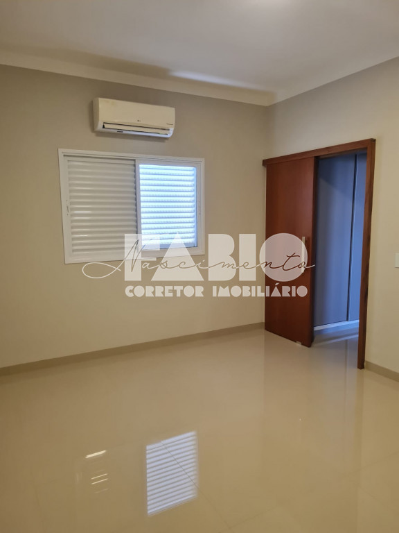 Casa de Condomínio com 3 quartos à venda, 250m² — foto 15 de 29