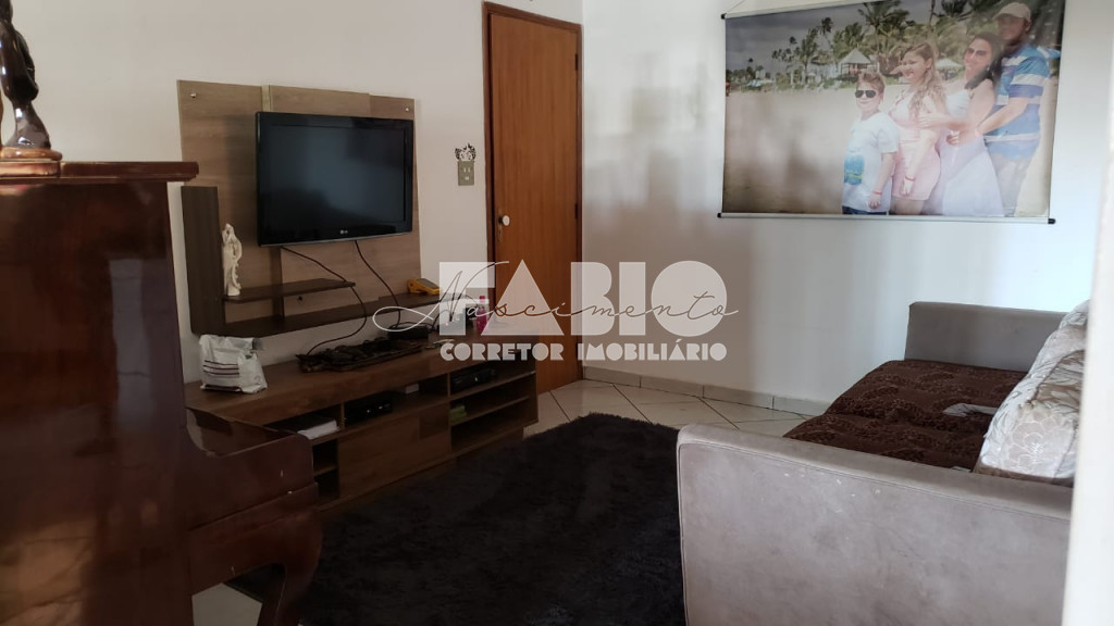 Casa com 3 quartos à venda, 220m² — foto 2 de 17