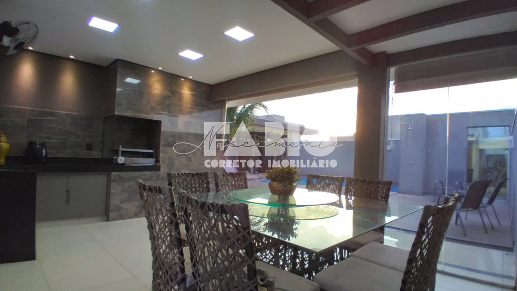 Casa de Condomínio com 3 quartos à venda, 218m² — foto 13 de 19