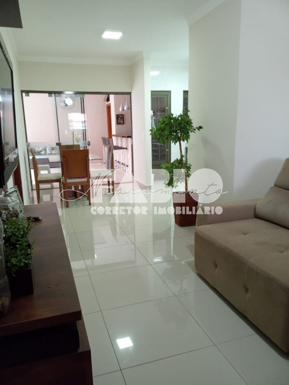 Casa com 3 quartos à venda, 120m² — foto 3 de 11