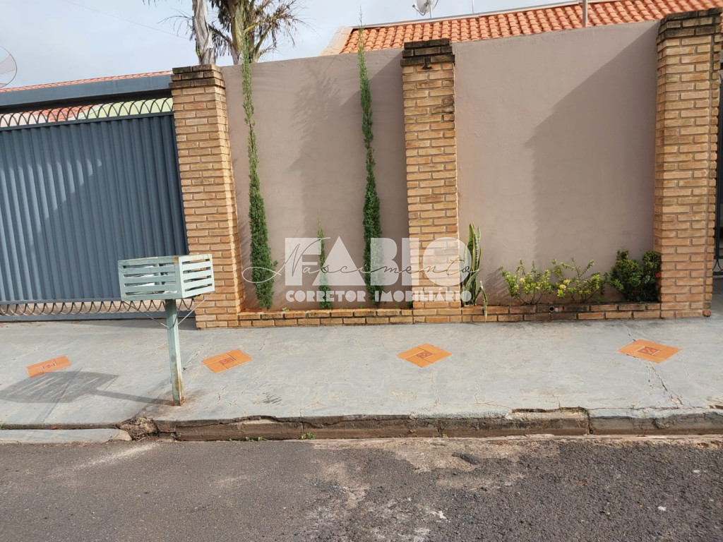 Casa com 3 quartos à venda, 250m² — foto 1 de 21