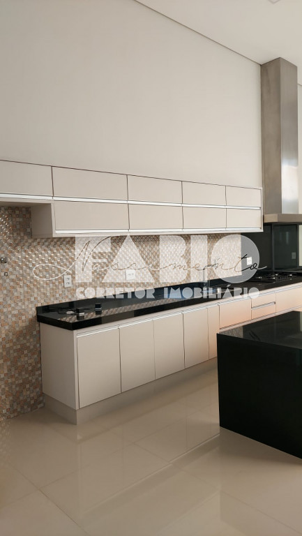 Casa de Condomínio com 3 quartos à venda, 250m² — foto 3 de 29