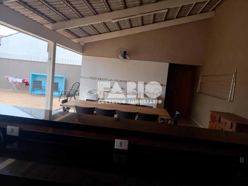 Casa com 4 quartos à venda, 200m² — foto 9 de 17