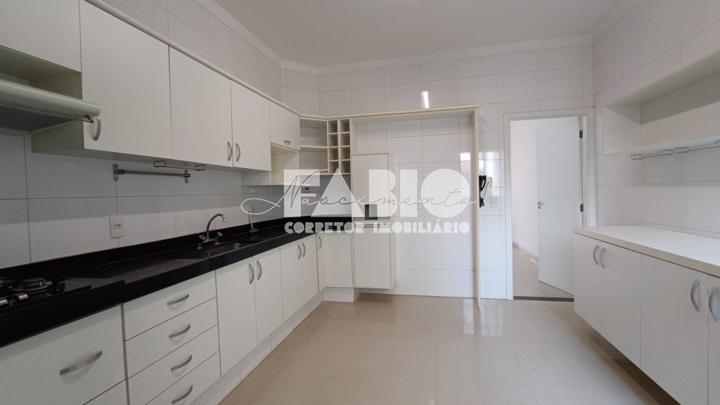 Casa de Condomínio com 3 quartos à venda, 223m² — foto 10 de 27