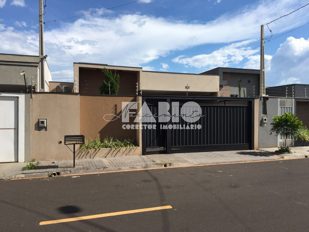 Casa com 3 quartos à venda, 115m² — foto 1 de 18