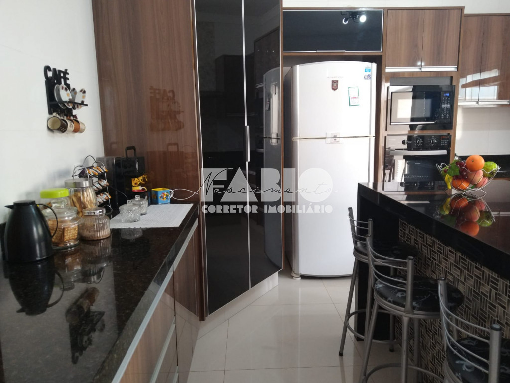 Casa de Condomínio com 4 quartos à venda, 340m² — foto 2 de 28