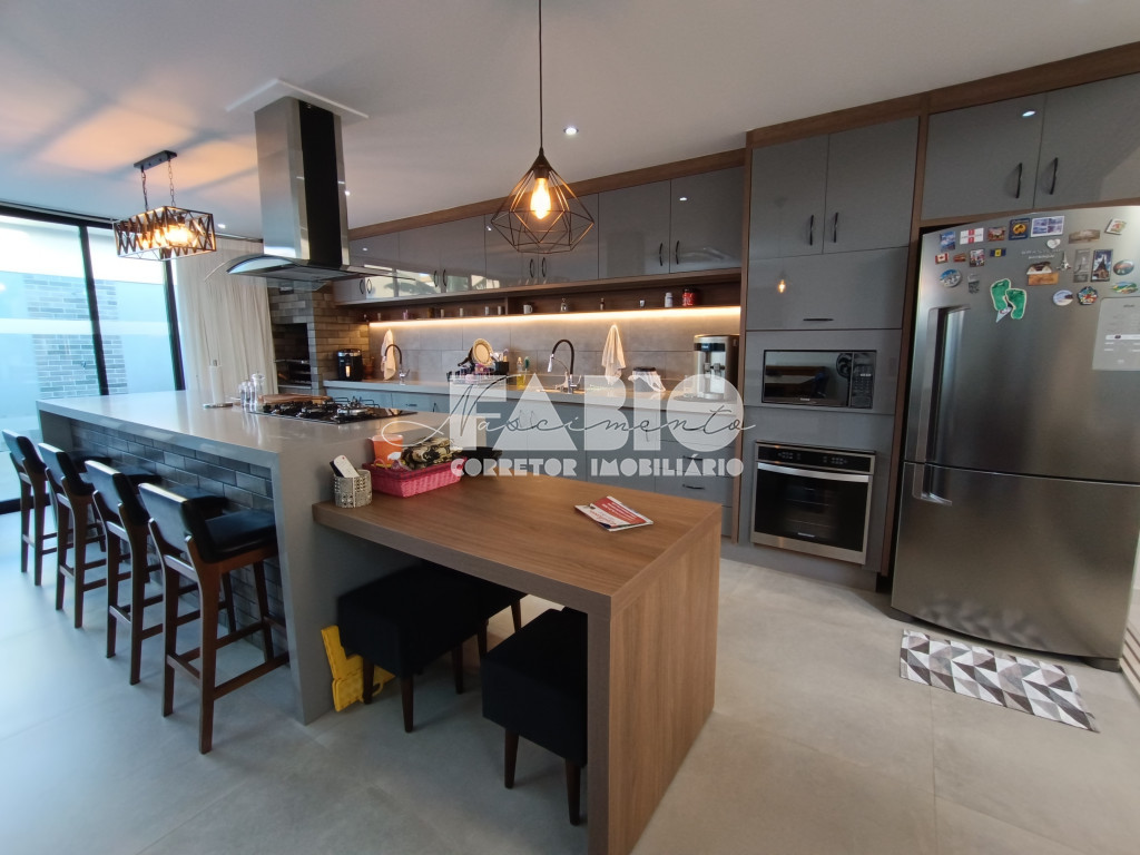 Casa de Condomínio com 3 quartos à venda, 226m² — foto 17 de 30
