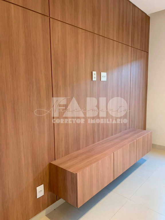Casa de Condomínio com 3 quartos à venda, 220m² — foto 2 de 8