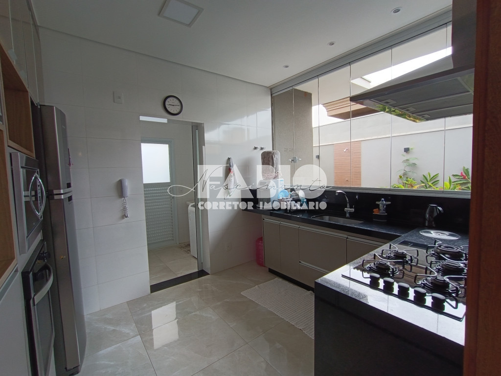 Casa de Condomínio com 3 quartos à venda, 254m² — foto 8 de 30