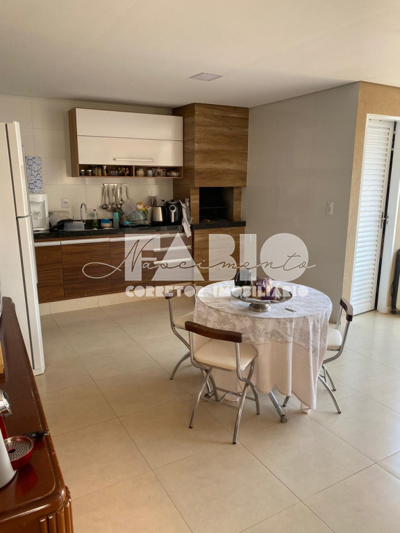 Casa com 2 quartos à venda, 115m² — foto 1 de 28