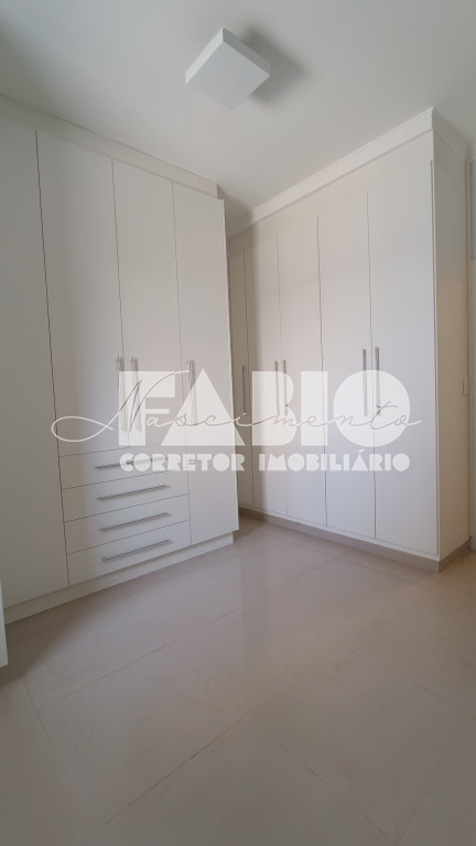 Casa de Condomínio com 3 quartos à venda, 223m² — foto 15 de 27