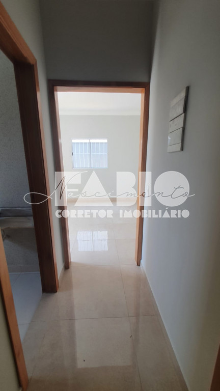Casa com 2 quartos à venda, 62m² — foto 2 de 17