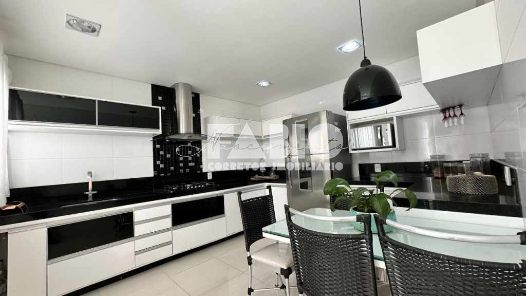 Casa de Condomínio com 4 quartos à venda, 310m² — foto 10 de 30