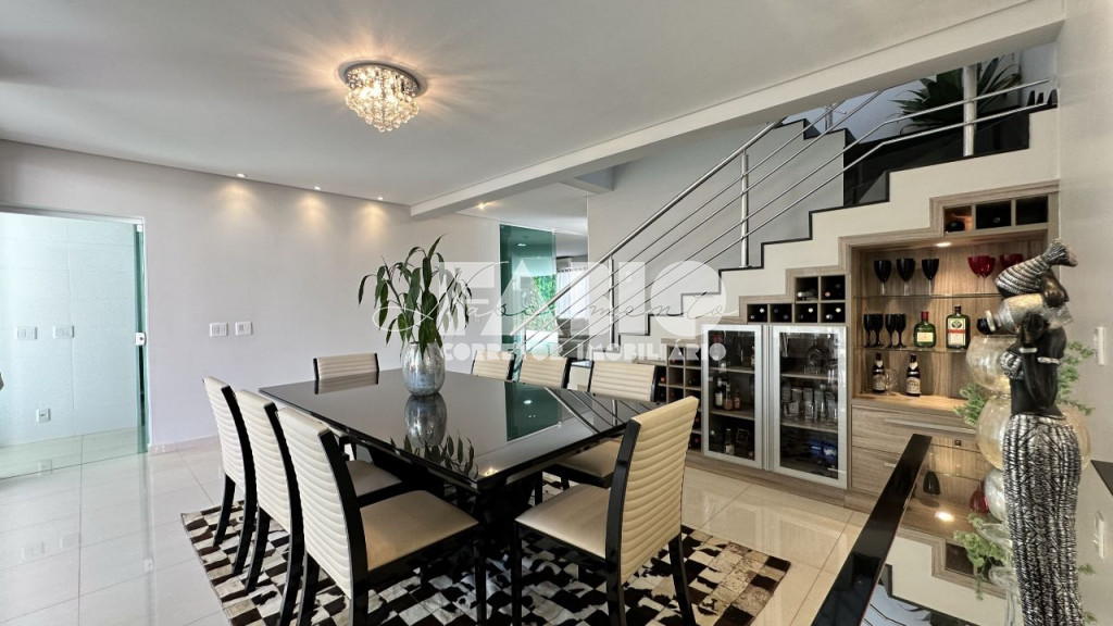 Casa de Condomínio com 4 quartos à venda, 310m² — foto 1 de 30
