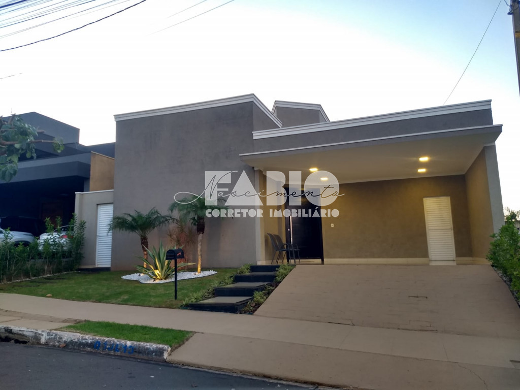 Casa de Condomínio com 3 quartos à venda, 218m² — foto 2 de 19