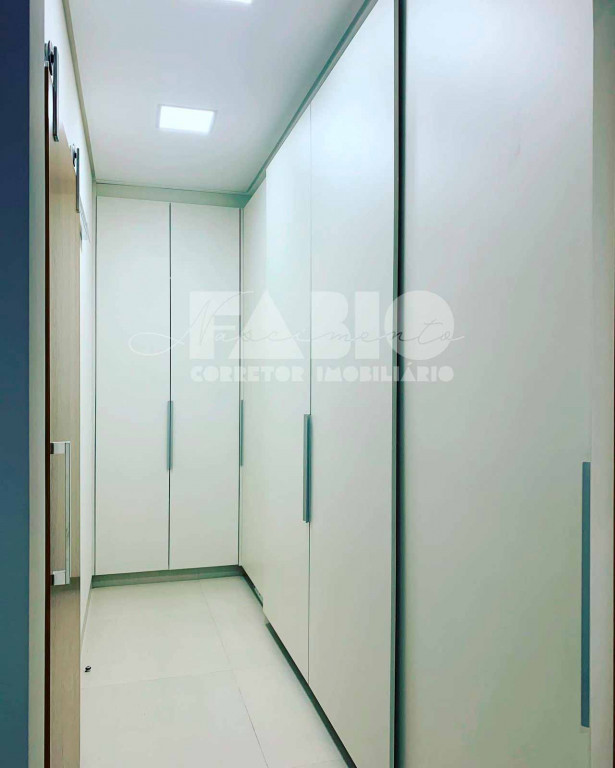 Casa de Condomínio com 3 quartos à venda, 220m² — foto 3 de 8