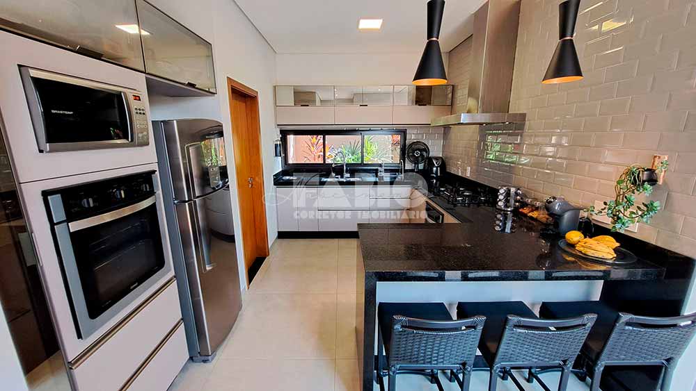 Casa de Condomínio com 3 quartos à venda, 200m² — foto 24 de 30
