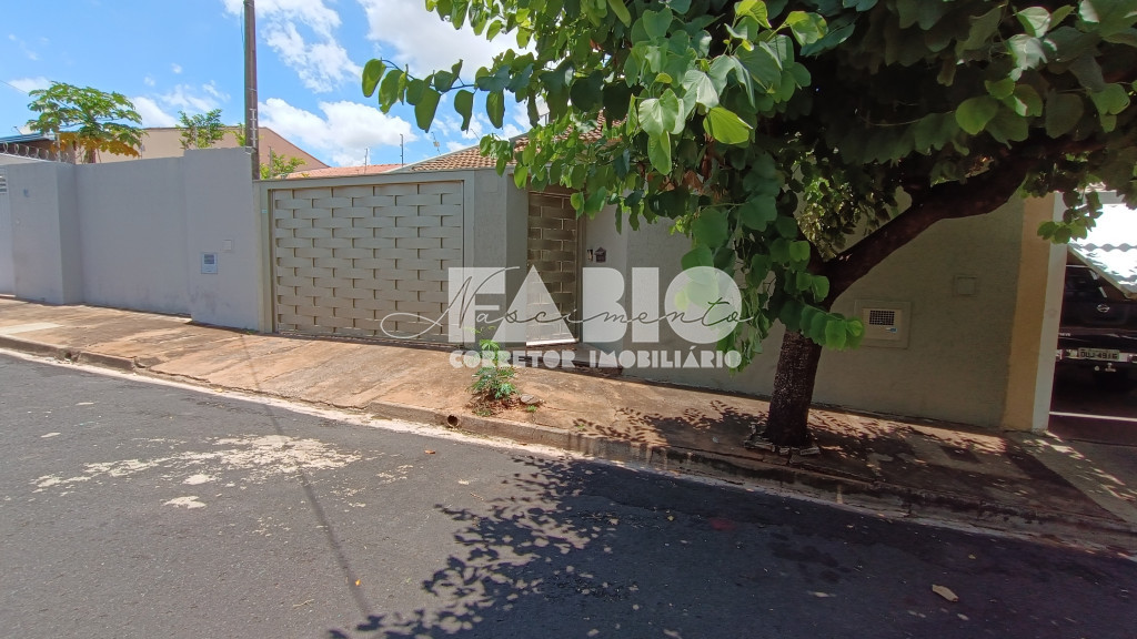 Casa com 3 quartos à venda, 153m² — foto 2 de 19
