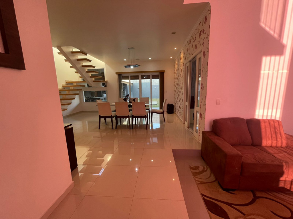 Casa de Condomínio para alugar com 3 quartos, 300m² - Foto 15