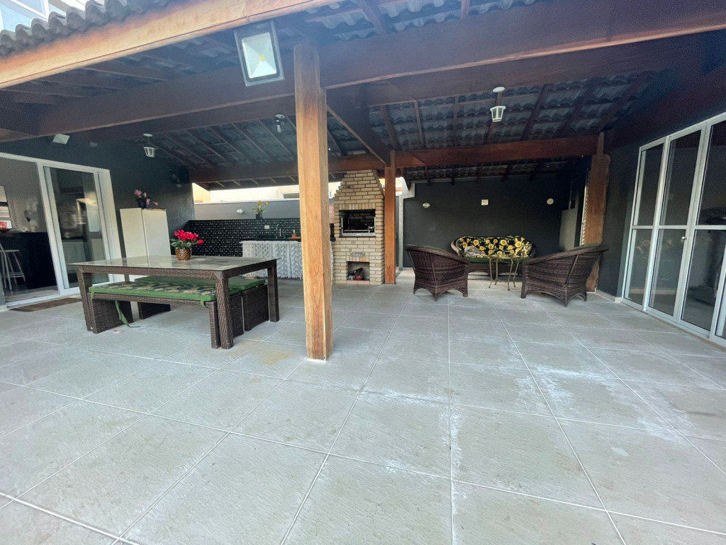 Casa de Condomínio para alugar com 3 quartos, 300m² - Foto 28