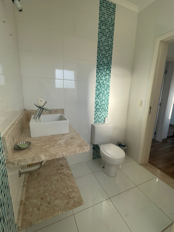 Casa de Condomínio para alugar com 3 quartos, 300m² - Foto 9