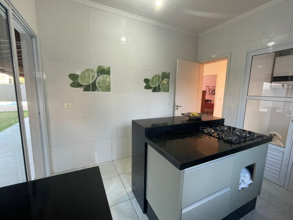 Casa de Condomínio para alugar com 3 quartos, 300m² - Foto 26